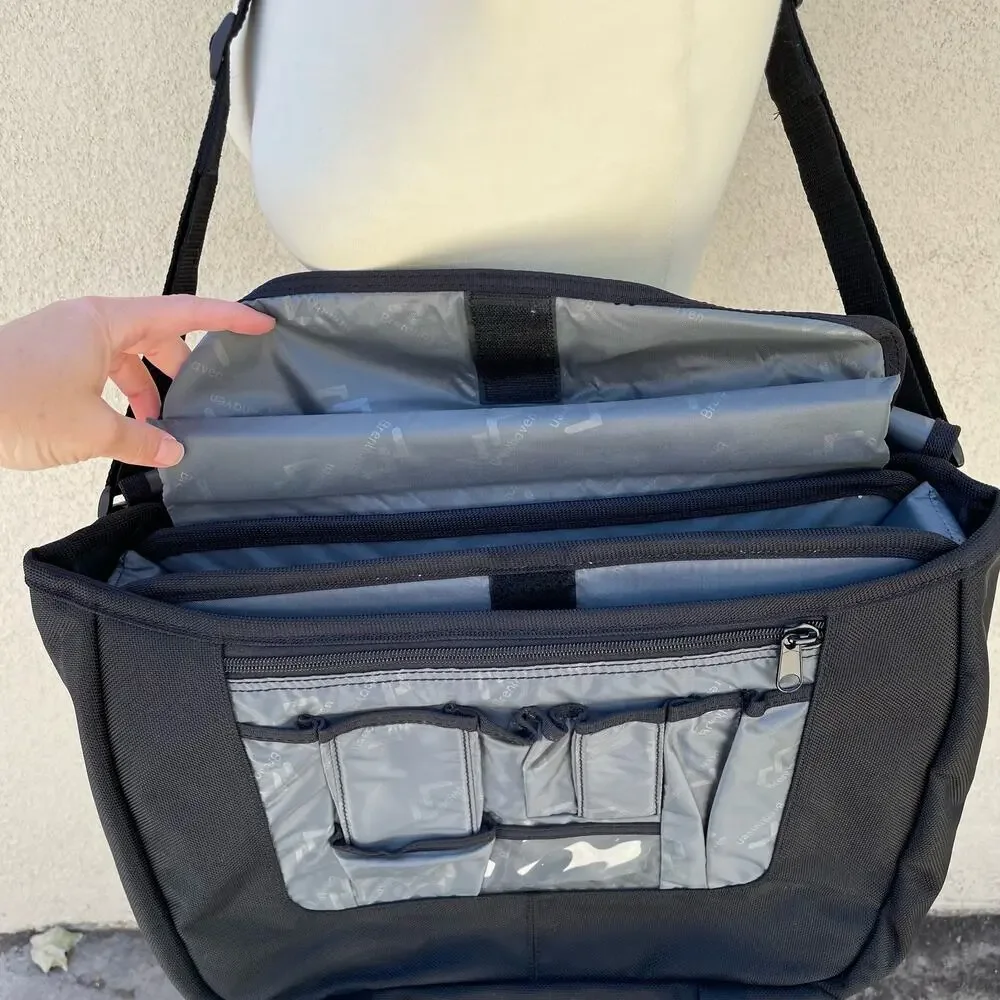 Brenthaven Black Nylon Messenger Laptop Bag 14